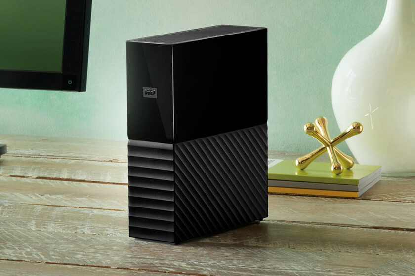 Cuesta casi lo mismo que los 16 TB y se puede conectar al enrutador WLAN

 – Desde dentro