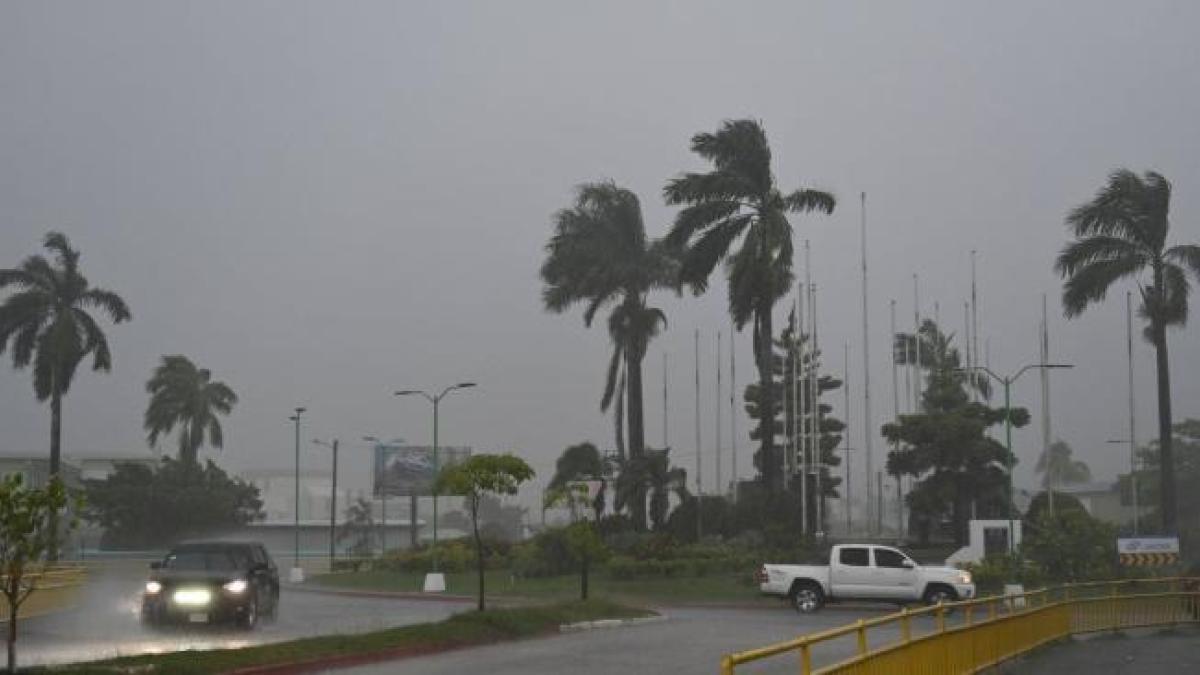Las autoridades activan los planes para la temporada histórica del huracán

 – Desde dentro