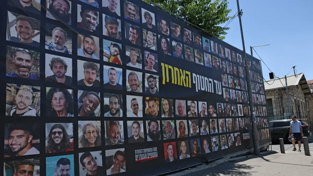 Alrededor de 60,000 personas aparecen en Tel Aviv para exigir que sean lanzados

 – Desde dentro