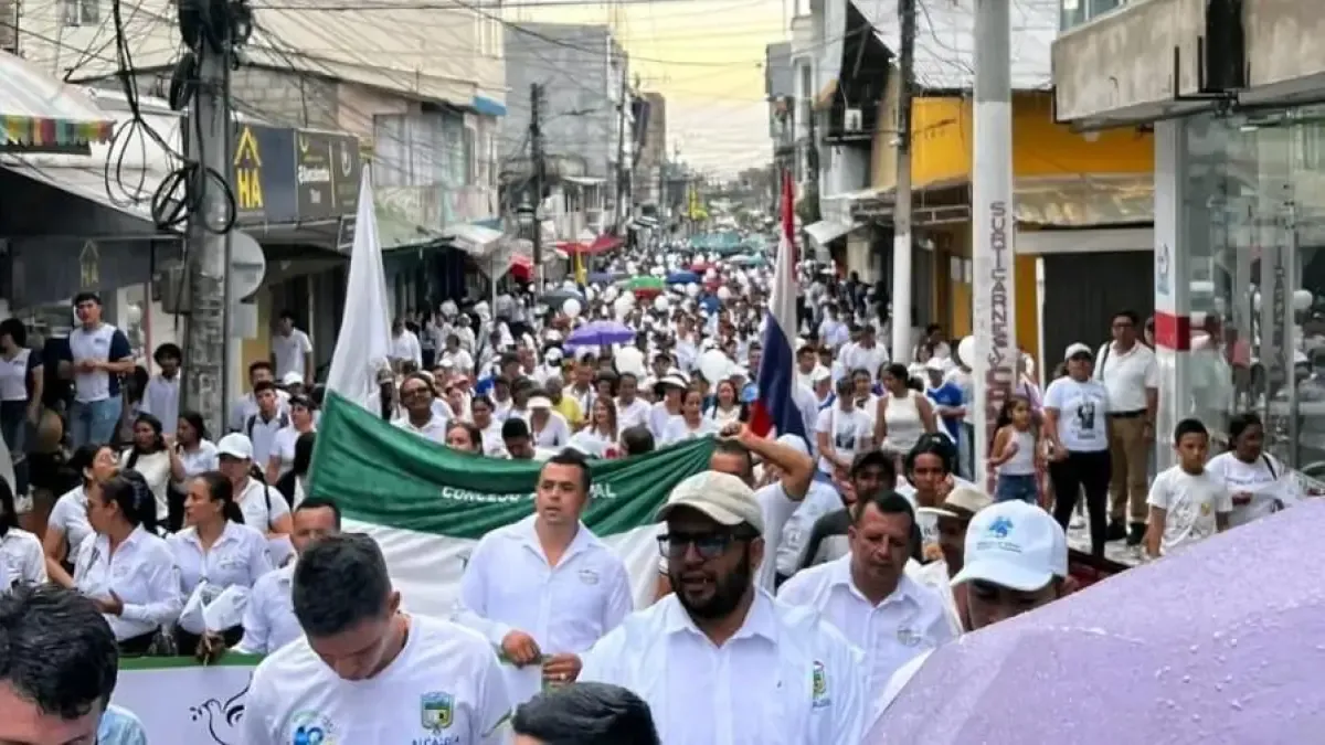 Heno más de 5,000 personas confinadas en zona rural
 – Desde dentro