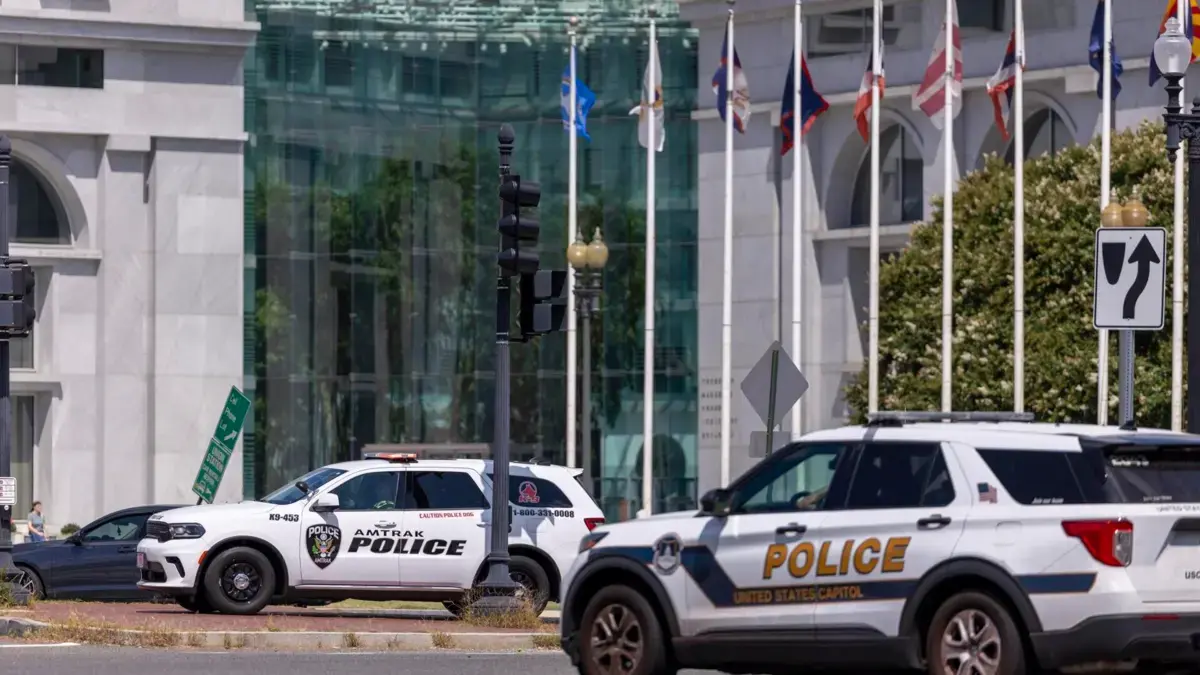 Un acuerdo legal está ralentizando a Donald Trump en su intento de controlar a la policía de Washington en nombre de la lucha contra el crimen, ¿de qué se trata?

 – Desde dentro