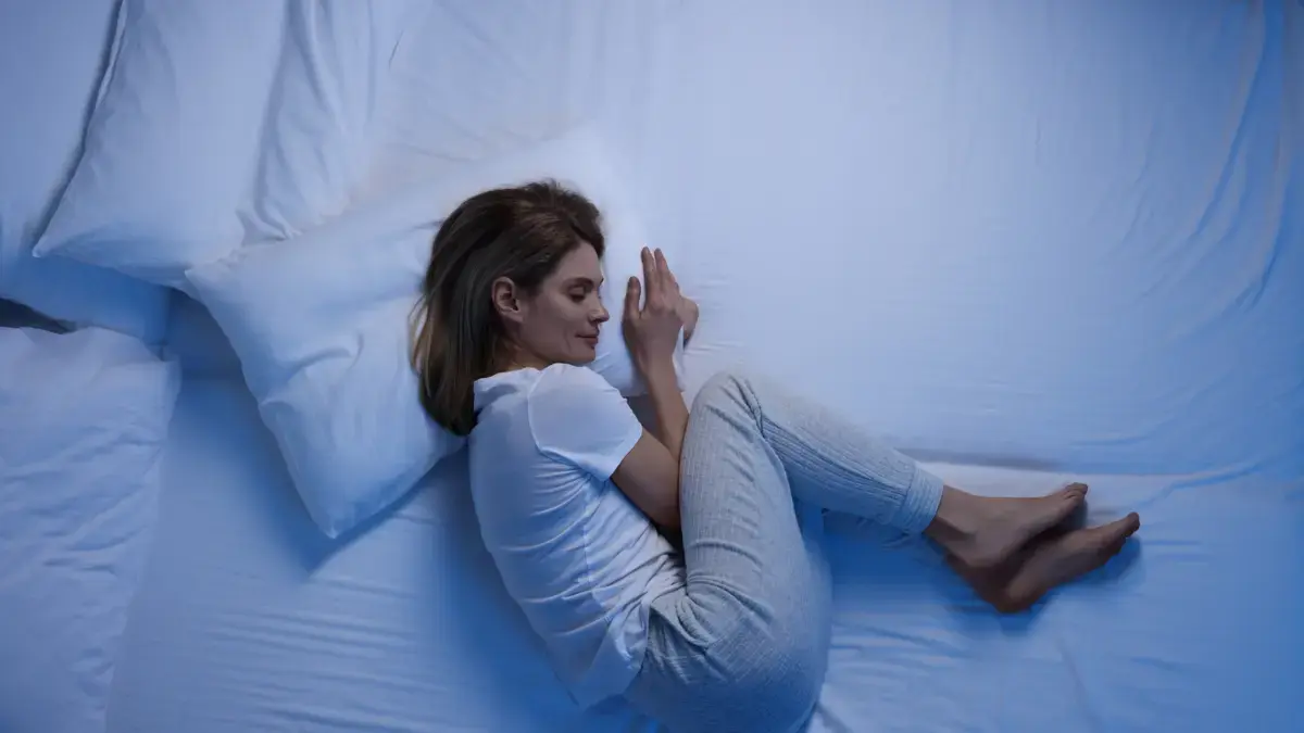 ¿Está identificado? Esto es lo que significa dormir en posición fetal todos los días, según psicología

 – Desde dentro