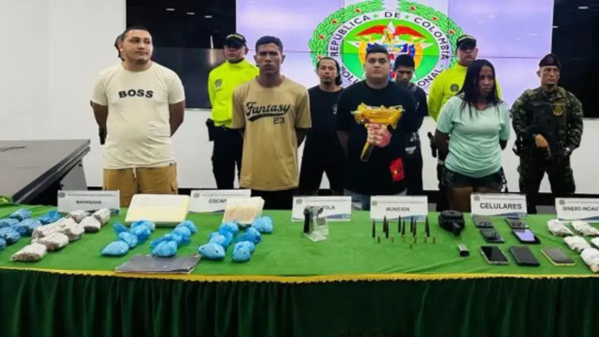 Capturan siete presuntos miembros de «Los Costaños» en Gardenias Las en trece incursiones simultáneas

 – Desde dentro