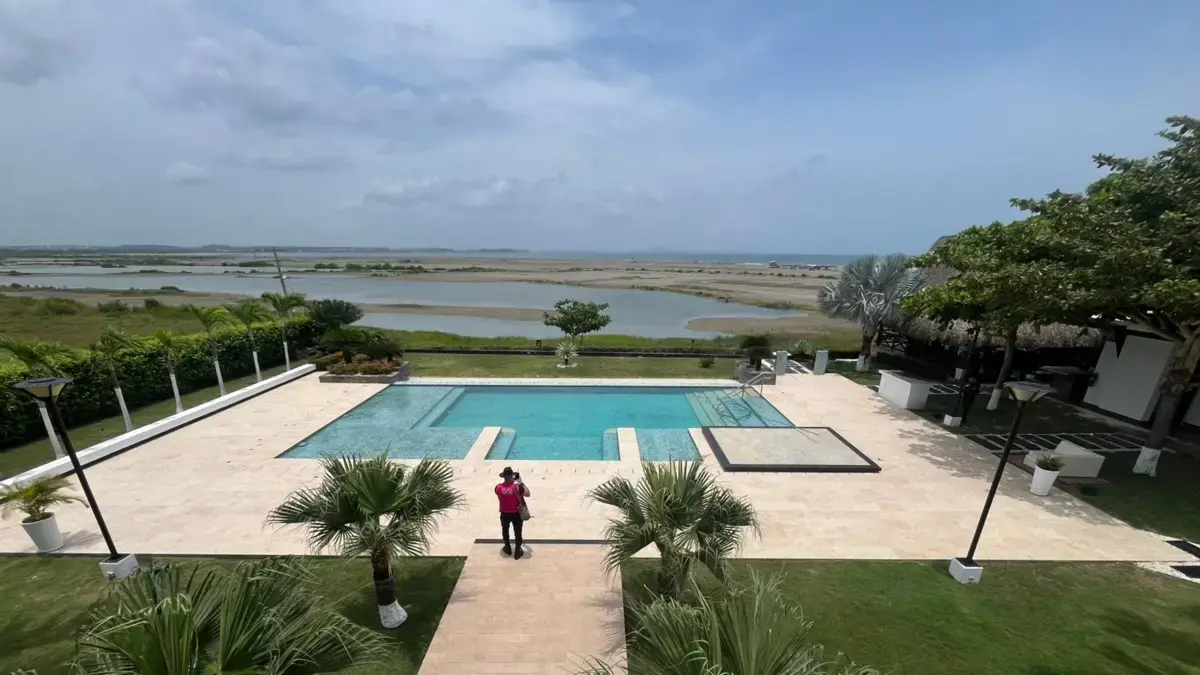 Esta es la lujosa propiedad, que Sae se hizo cargo del póster de Sinaloa, con una playa exclusiva en Cartaagen, donde la familia Narco todavía estaba viva

 – Desde dentro