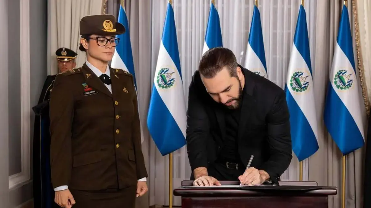 Presidente de El Salvador, Nayib Bukele, nombra a un ministro de educación para un ejército: «Debemos romper paradigmas»

 – Desde dentro