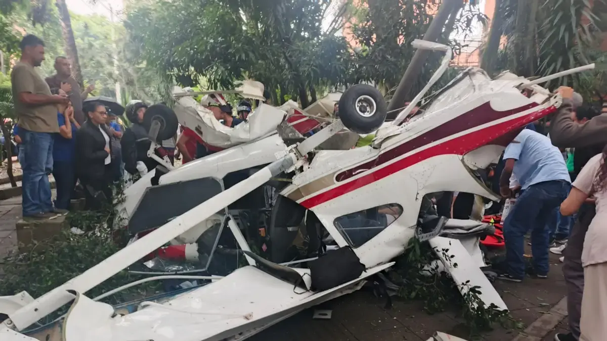 El avión se estrelló contra las carreteras públicas desde el vecindario de Laureles, se sabe sobre el caso

 – Desde dentro