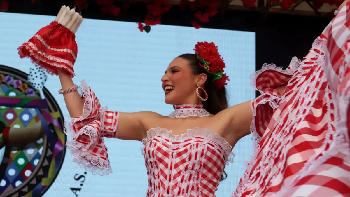 Michelle Char Fernández, una reina que no solo recibió la corona sino que llevó a Heritage

 – Desde dentro