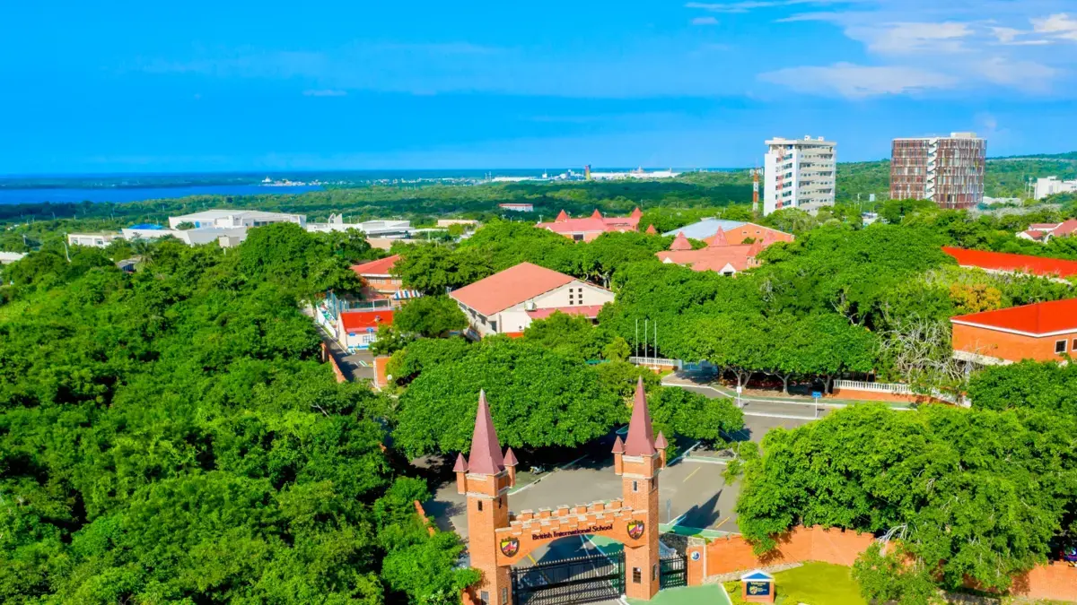 Barranquilla College, en el que aprendes en español, inglés y francés

 – Desde dentro