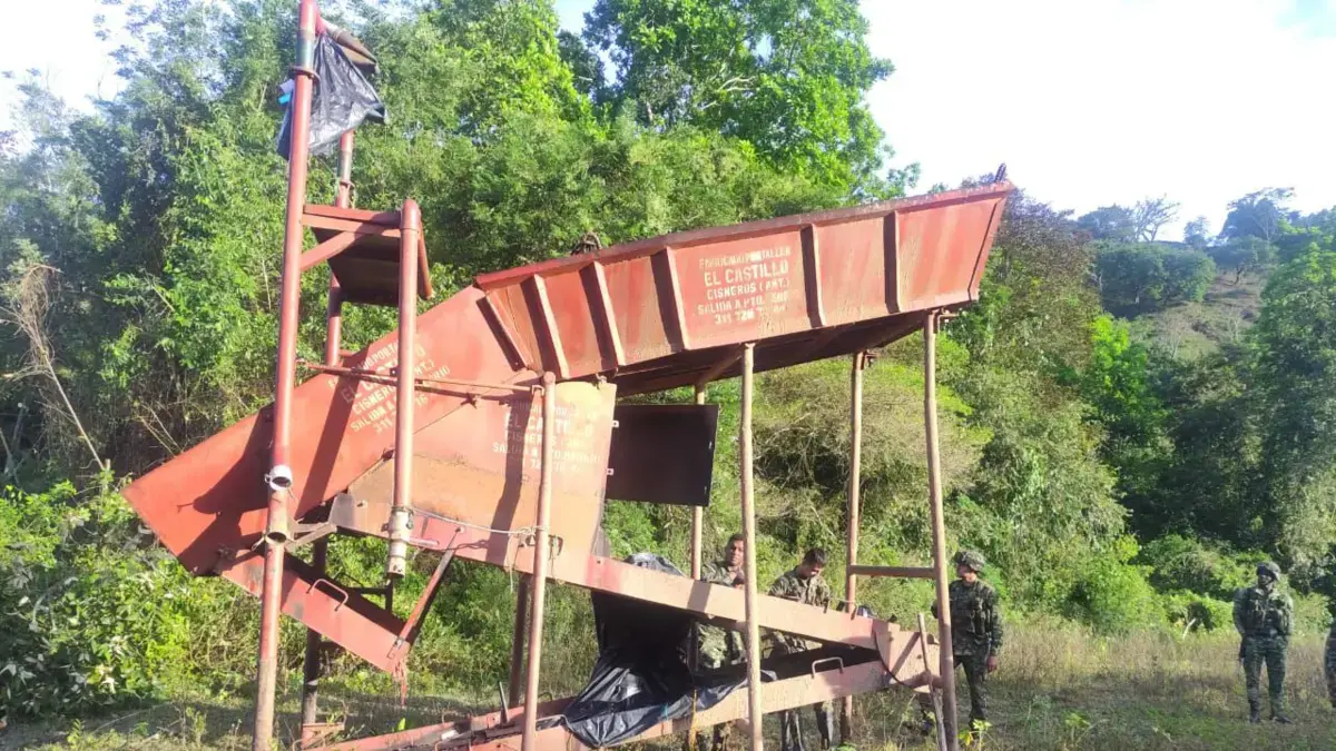 Era un sofisticado complejo minero ilegal en Tolima, que dejaba ganancias millonarias

 – Desde dentro