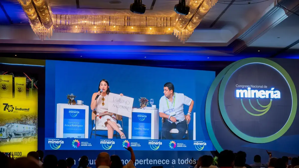El nuevo pulso, que aparece entre la gerencia y la legislativa, se referiría al borrador de la nueva ley minera

 – Desde dentro