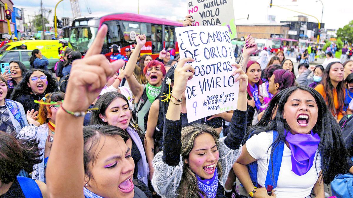 Capturan a un hombre que ha sido sentenciado a 41 años de prisión por matar a su compañero, a una niña de 17 años y recolección

 – Desde dentro