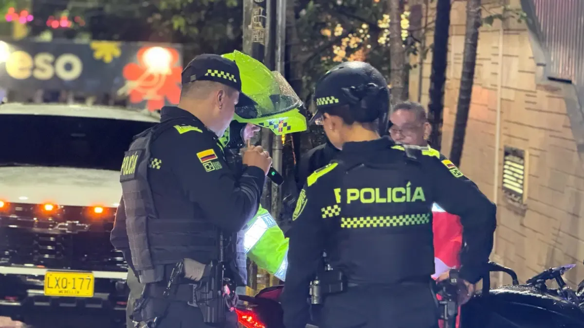Están buscando un extranjero en Medellín, que atacó a su compañero con un cuchillo y le dio 27 puñaladas, y luego escapó del lugar.

 – Desde dentro