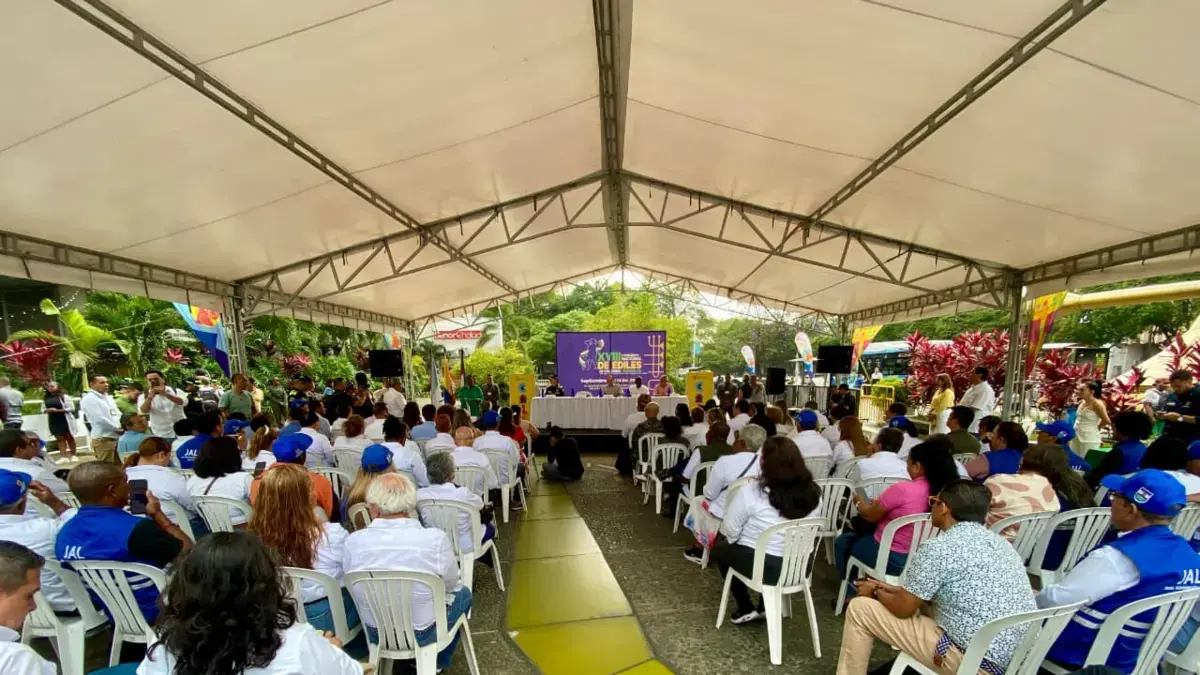 Habrá más de 1.500 invitados de 84 municipios de todo el país.

 – Desde dentro