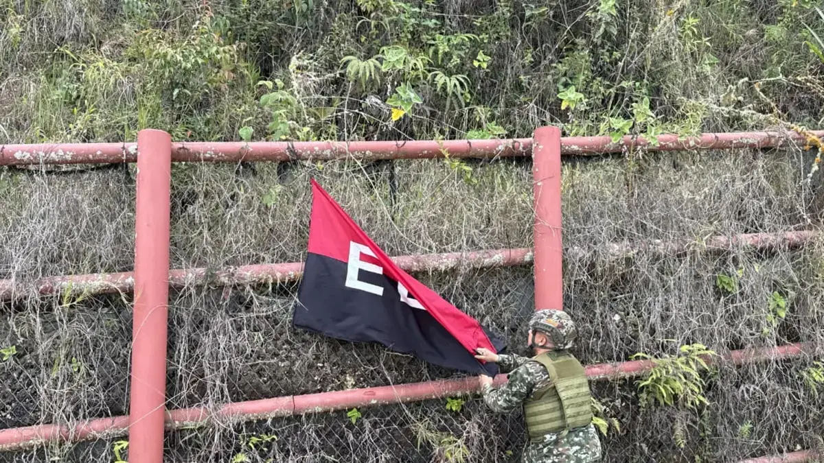 La nueva bandera de Eln aparece en otra área de la comuna, a pesar de una fuerte operación organizada por el ejército

 – Desde dentro
