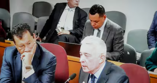Libertad: el Tribunal Superior de Bogotá, inmediatamente nombra libertad para el ex presidente de Álvaro Uribe Vélez, Iván Cepeda, apelará la decisión

 – Desde dentro