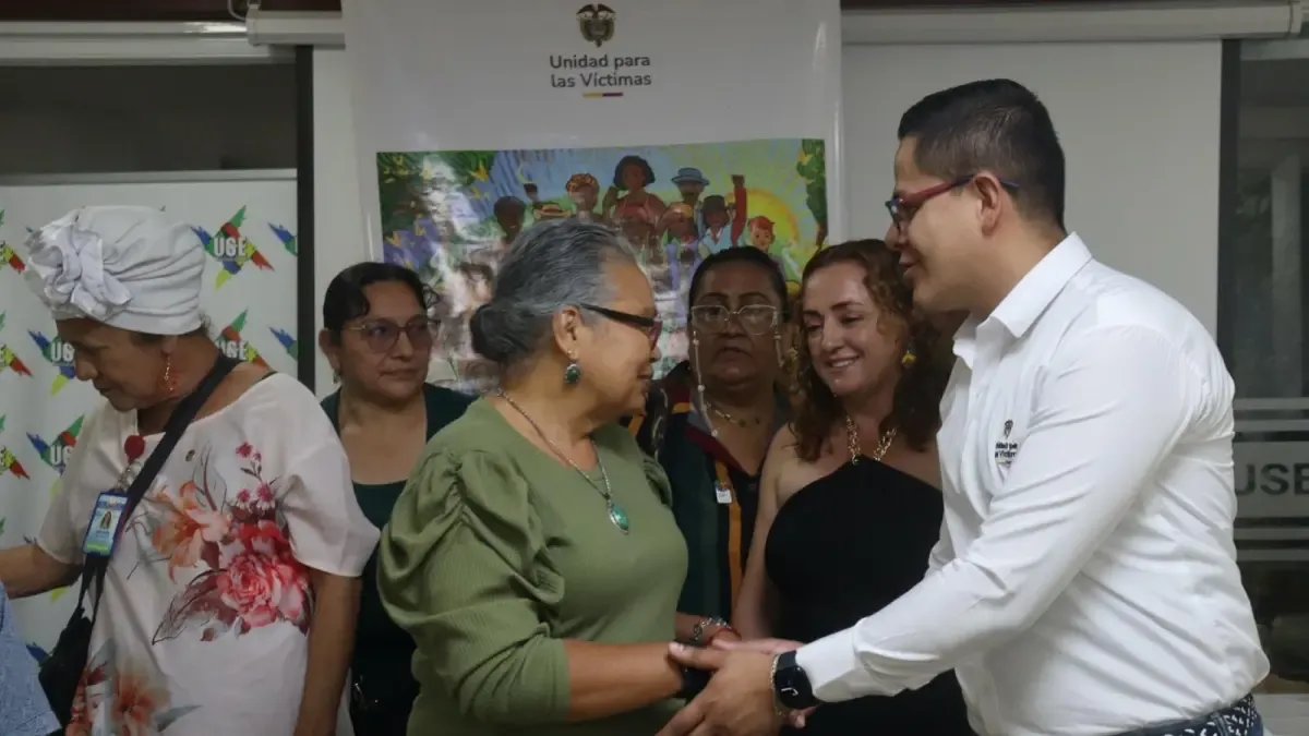 Viven en Cali, Jamundí, Prader, Palmir, La Cumbre y Vijes

 – Desde dentro