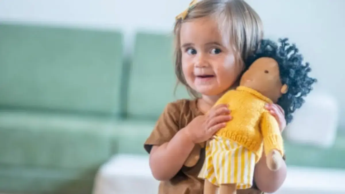 El psicólogo dijo que esto le sucede al cerebro de los niños cuando juegan con muñecas

 – Desde dentro