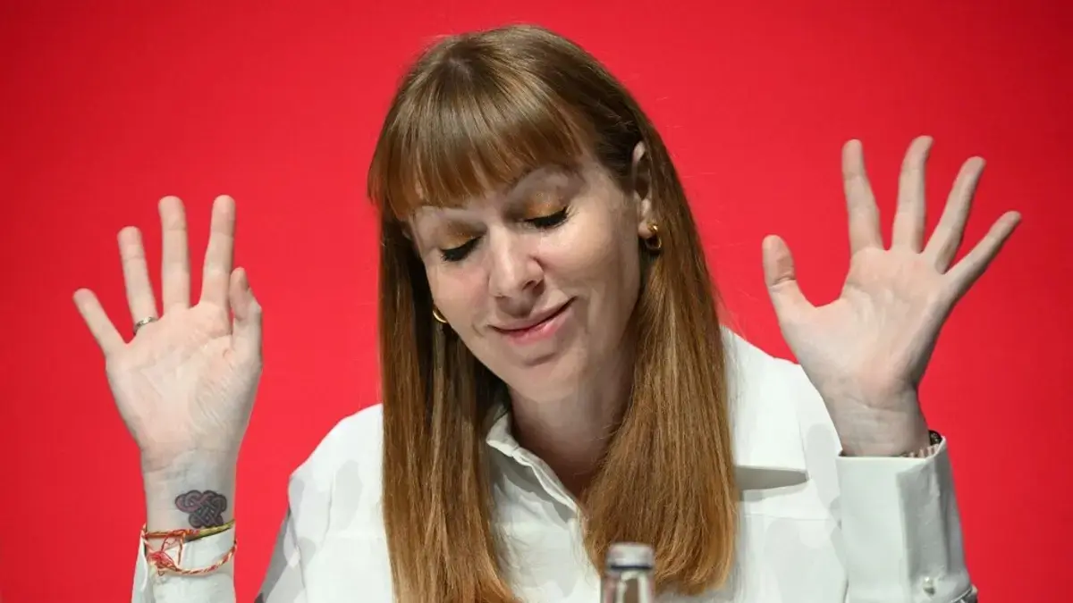 Angela Rayner, viceprimer ministro y número dos en el gobierno de Keir Starmer, después del escándalo debido a la falta de pago de impuestos

 – Desde dentro