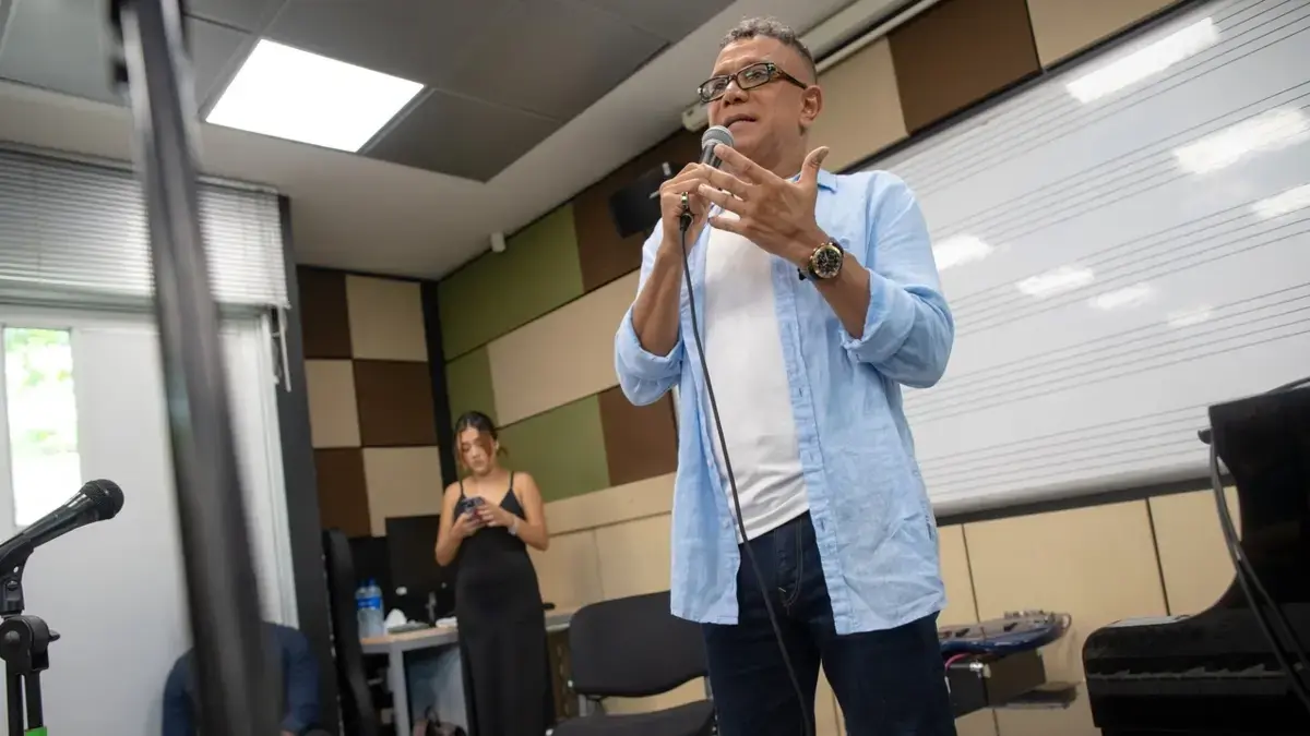 Juan Carlos Coronel, nuevo artista residente en la Universidad de la Universidad de Norte

 – Desde dentro