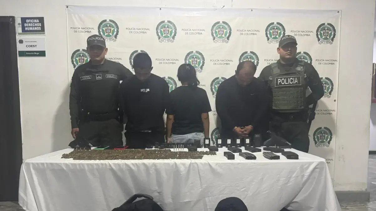 Sorprendieron el material de guerra

 – Desde dentro