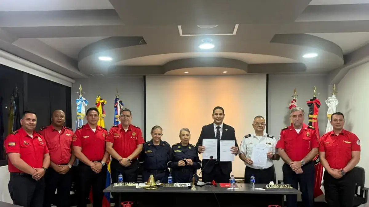¿Cuál es la Convención de la Brigada de Bomberos de Cali con las autoridades y miembros de las agencias auxiliares de Ecuador?

 – Desde dentro