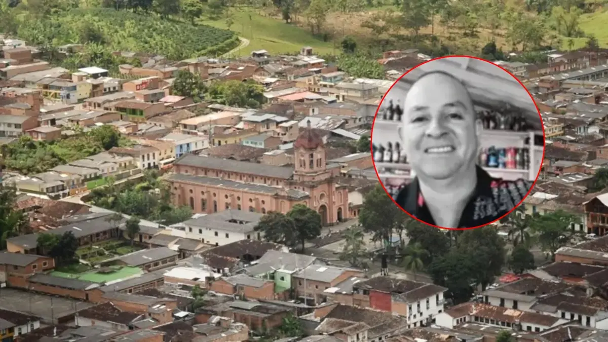 Estaba fragmentado y decorado después de ser visto con hombres motorizados.

 – Desde dentro