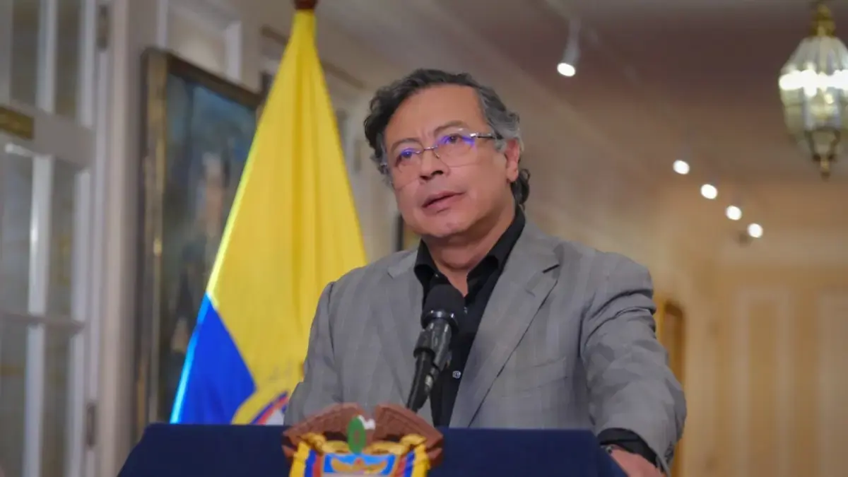 Fedemundios se refirió a la controvertida frase del presidente Gustavo Petro, en la que le aseguró que era el «jefe de los alcaldes» del país.

 – Desde dentro