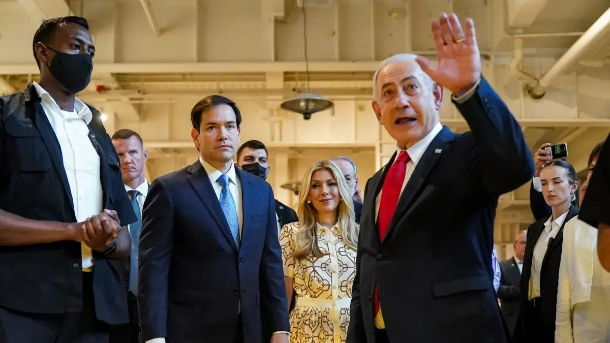 Benjamin Netanyahu durante la visita del Secretario de Estado de los Estados Unidos

 – Desde dentro