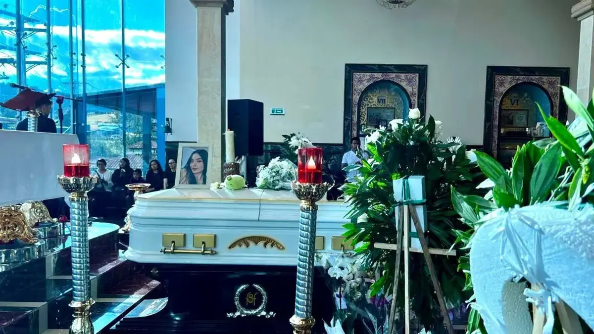 Su perro Benji está acompañado por un ataúd

 – Desde dentro