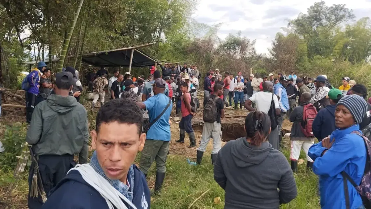 Ocho mineros todavía están encarcelados bajo tierra en la bala

 – Desde dentro