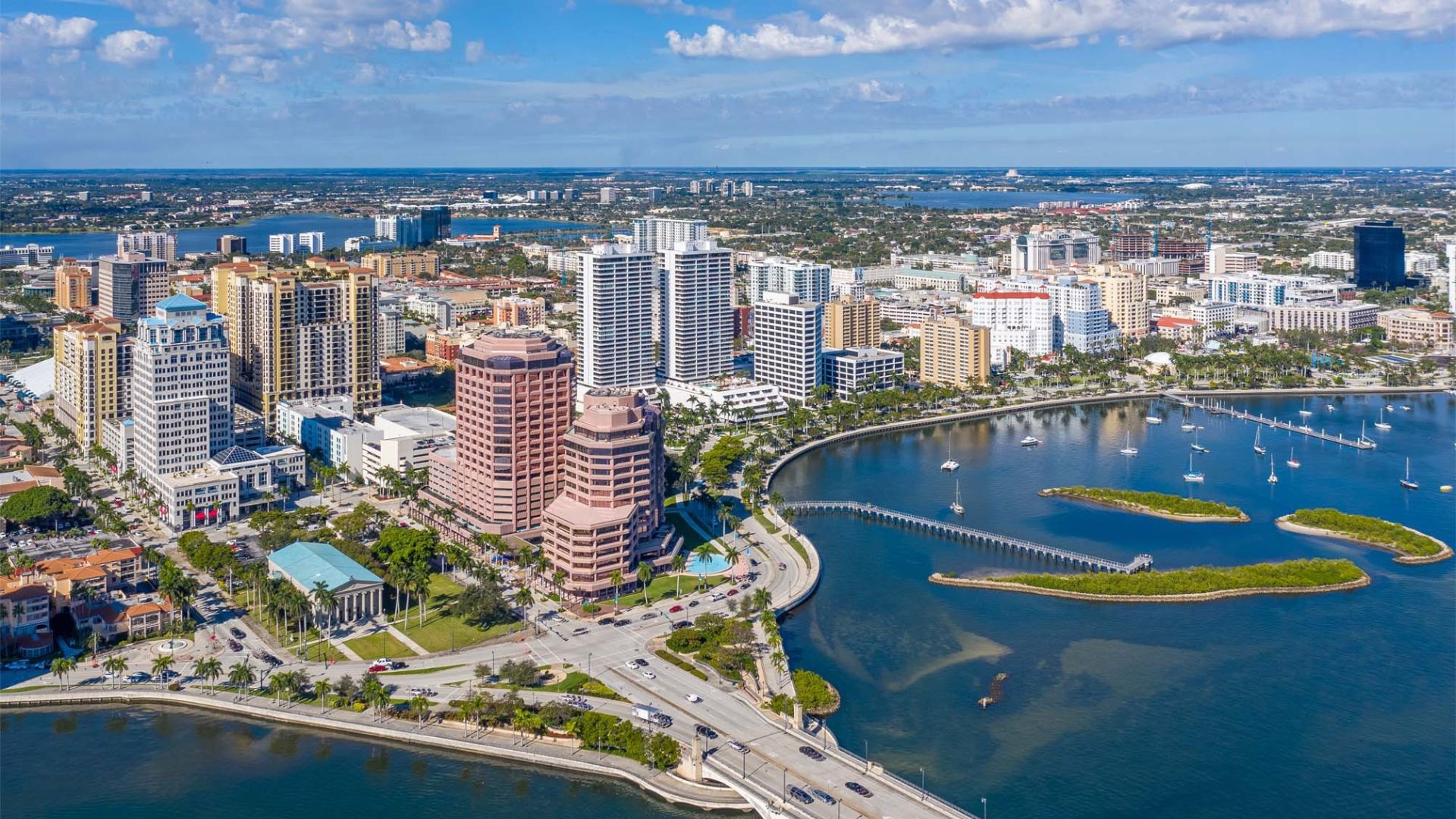 Mercado de lujo en Miami: arquitectura, diseño y valor excesivo

 – Desde dentro