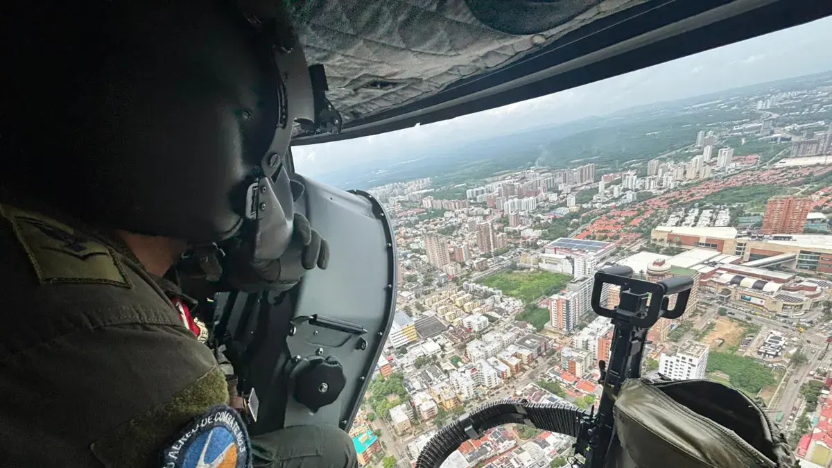 El helicóptero apoya campañas contra el crimen en Barranquilla

 – Desde dentro