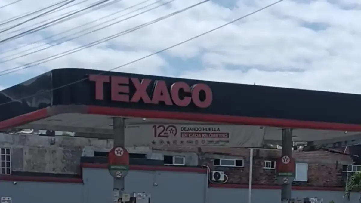 Este es un desastre para el cual se cierran más de cien estaciones de servicio.

 – Desde dentro