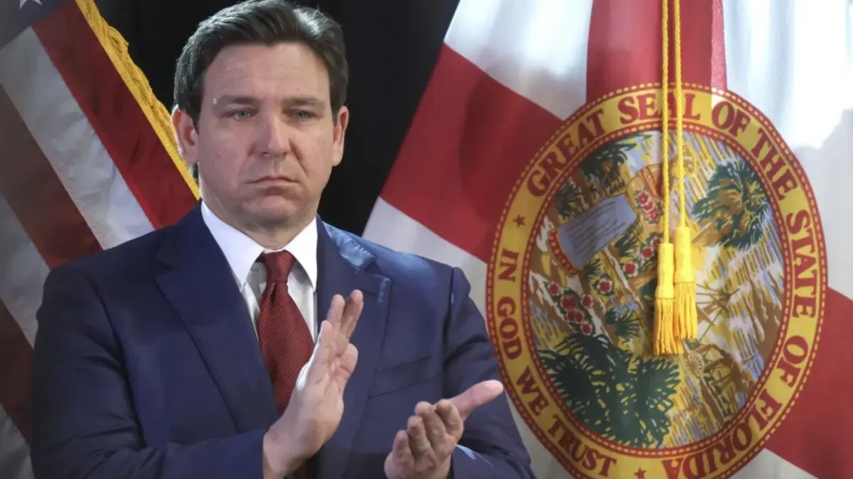 Idea de Ron DeSanti de que se preocupa a las escuelas

 – Desde dentro