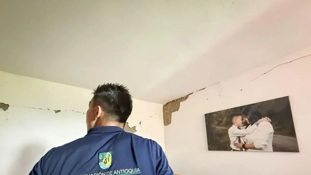Las autoridades hacen una presencia en los municipios afectados por un terremoto

 – Desde dentro