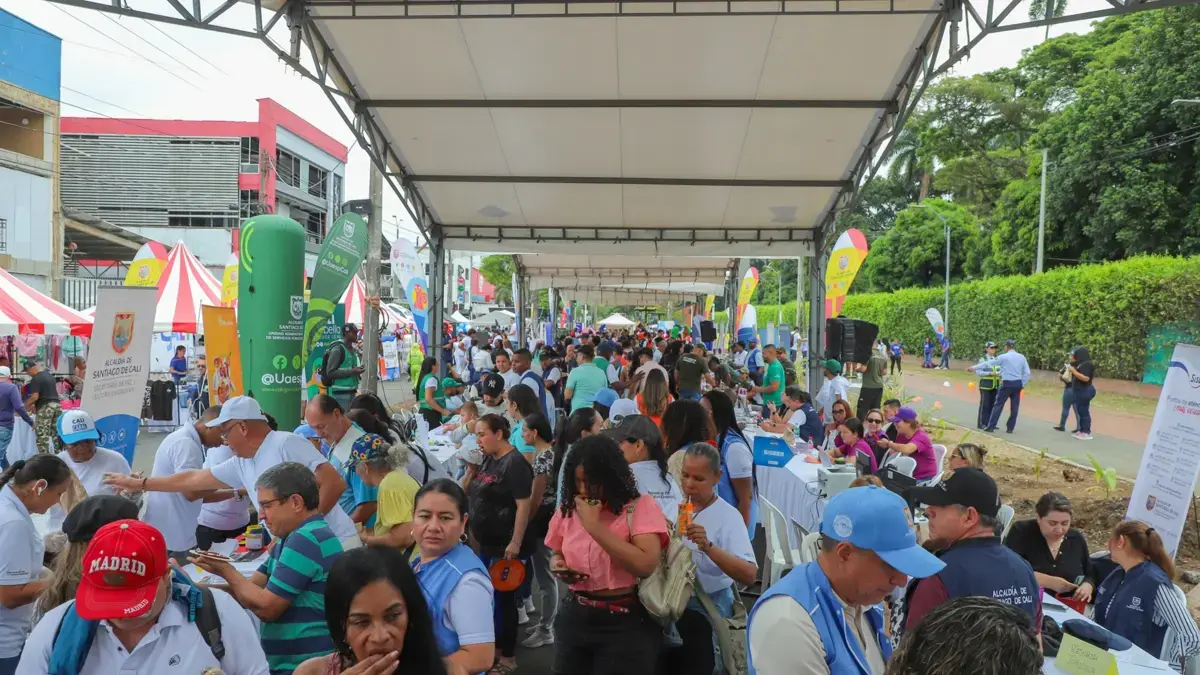 Los empresarios afectados por un ataque de explosivos en las cercanías de la base de Los Ángeles comenzaron a reactivarse con solidaridad

 – Desde dentro