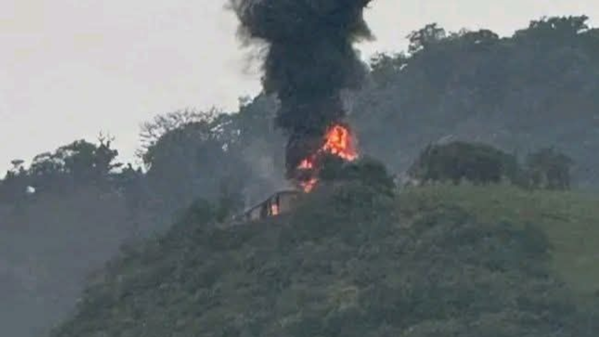 Nueve personas resultaron heridas, cuatro de ellas en estado crítico, como consecuencia de la explosión de un almacén secreto de combustible
– Desde dentro