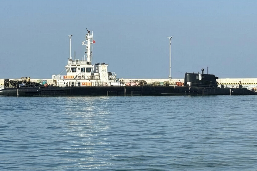 China ha presentado su barco más misterioso hasta el momento. Y entonces empezaron las teorías, algunas muy locas.

 – Desde dentro