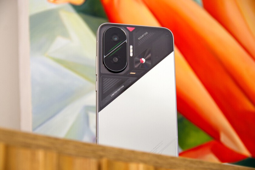 El creciente precio de la RAM amenaza con encarecer los teléfonos más que nunca. Y ese ni siquiera es el mayor problema.

 – Desde dentro