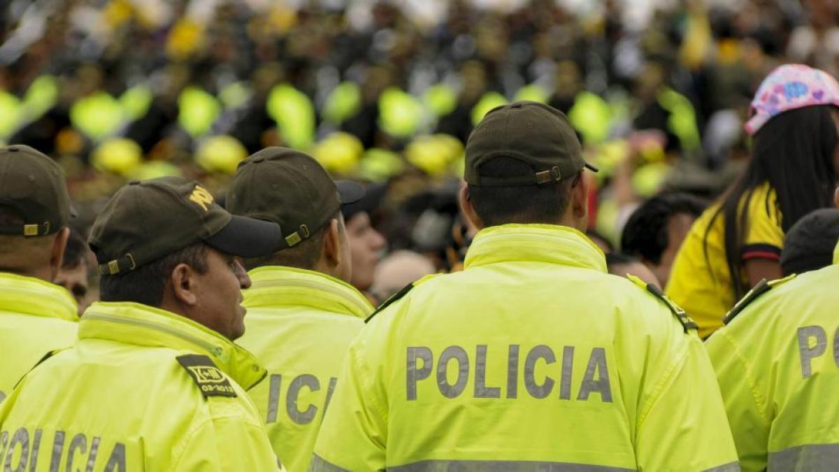 ¿Quién es el asiático capturado en Cali? Era buscado incluso en Bogotá, investigado por su vinculación con una red criminal que evadía impuestos por 47.000 millones de dólares.

 – Desde dentro