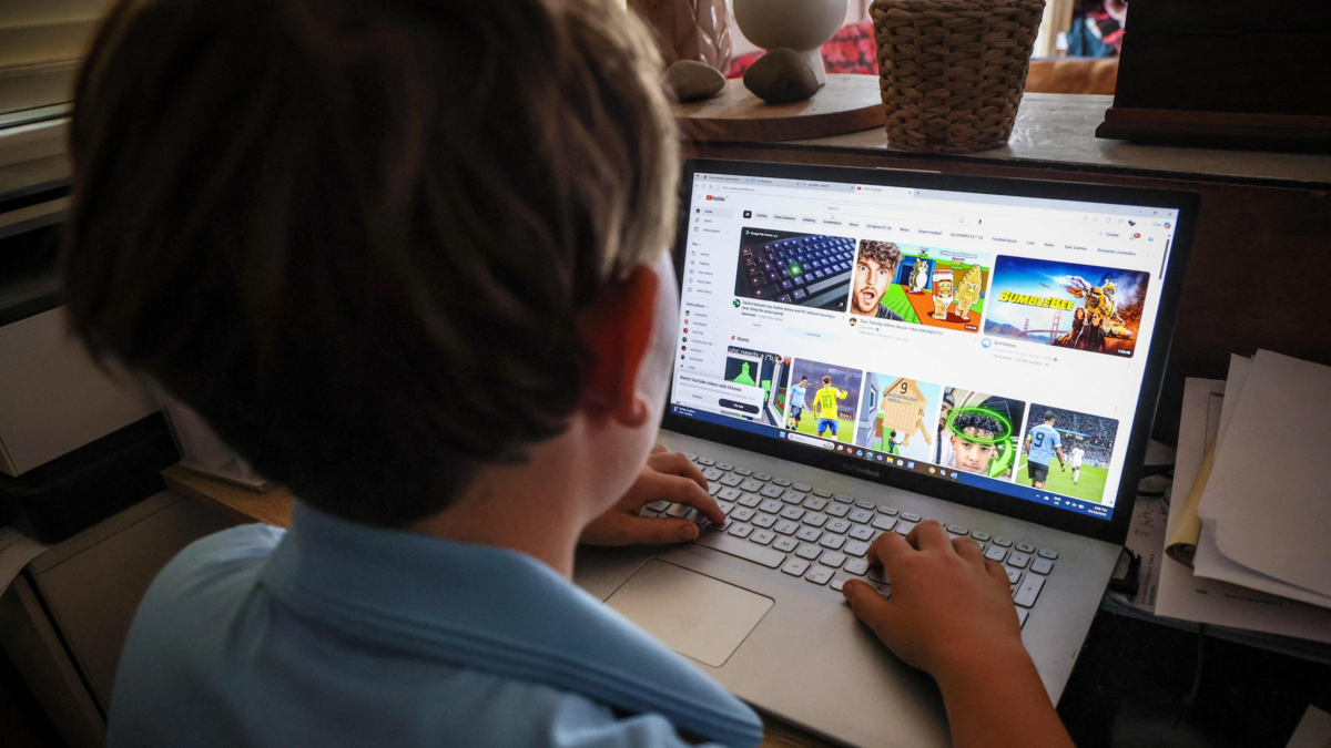 Meta comenzó a eliminar usuarios menores de 16 años de Instagram, Threads y Facebook en Australia debido a un nuevo requisito legal

 – Desde dentro