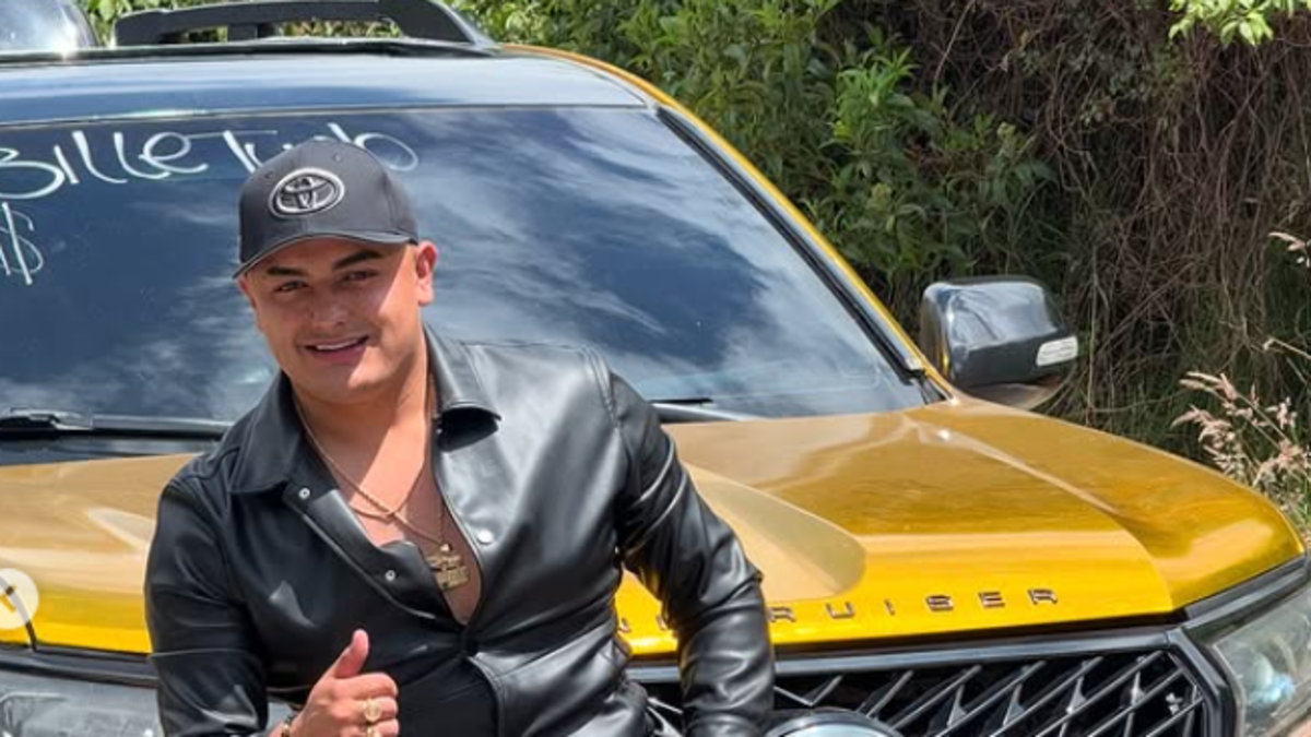 Multan a influyente ‘El Billetudo’ que inmovilizó camioneta dorada en Medellín por tener placas cubiertas

 – Desde dentro