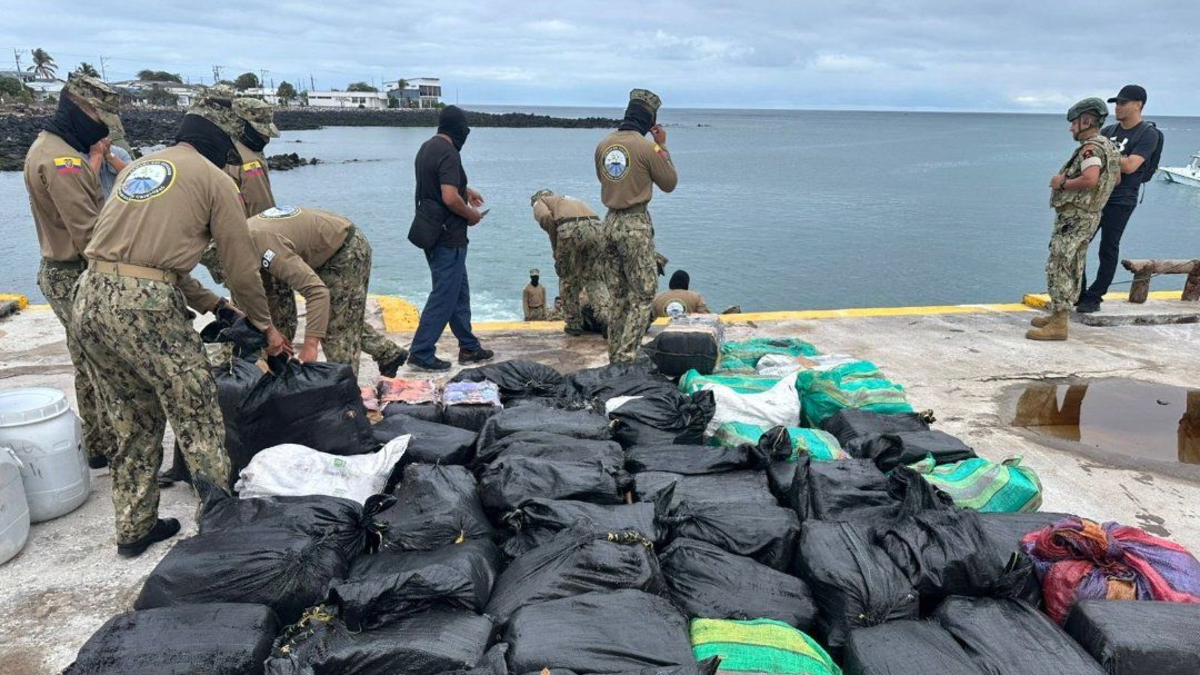 La Armada de Ecuador encontró más de 1.300 bloques de cocaína en costas de las Islas Galápagos

 – Desde dentro