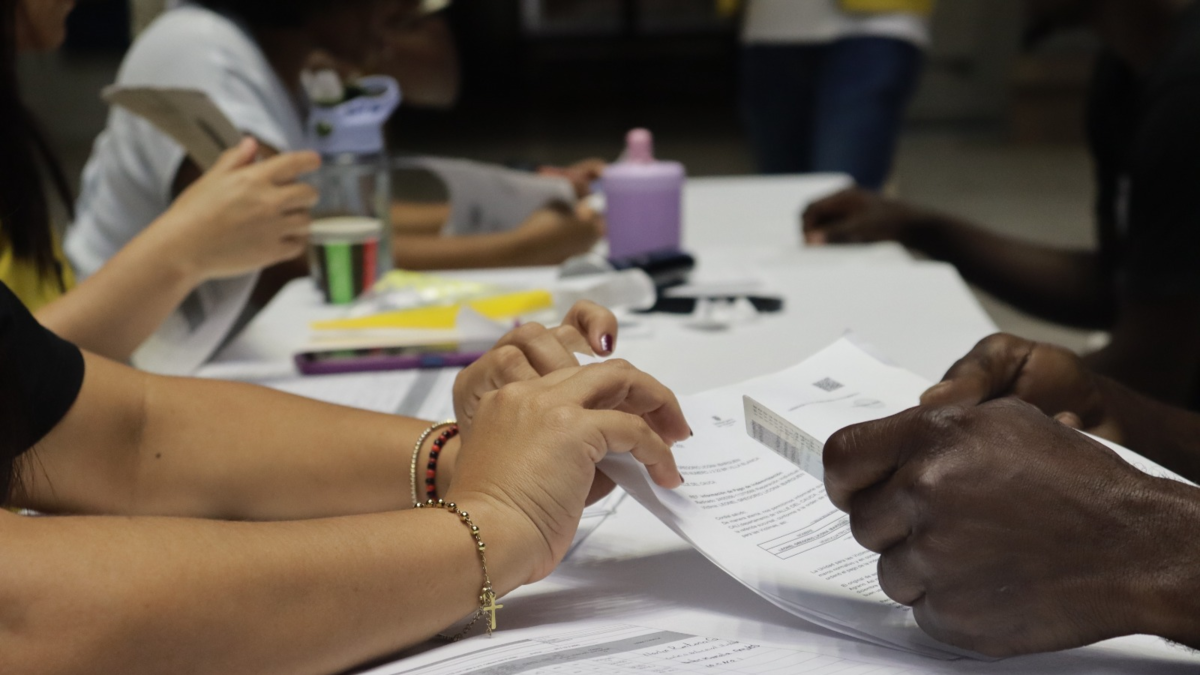 Desplazados del Pacífico reciben ayuda en Cali

 – Desde dentro