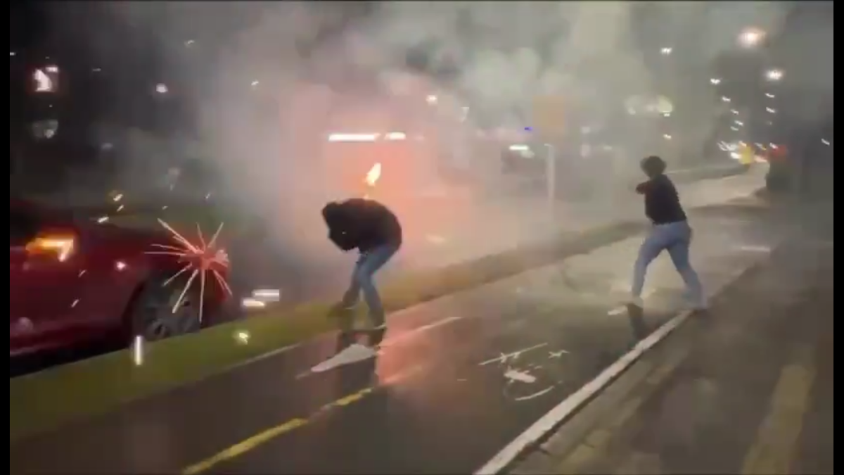 Alarma en Antioquia por el desafío viral de la «guerra contra las bengalas»: se reportó un nuevo caso en el que una persona resultó impactada en Rionegro

 – Desde dentro