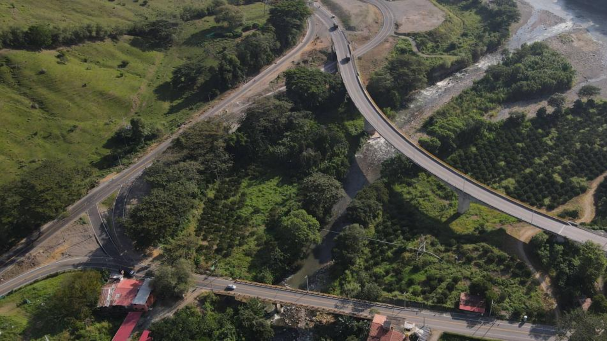 La carretera Manizales-Medellín reabrió parcialmente tras ser cerrada por un artefacto explosivo

 – Desde dentro