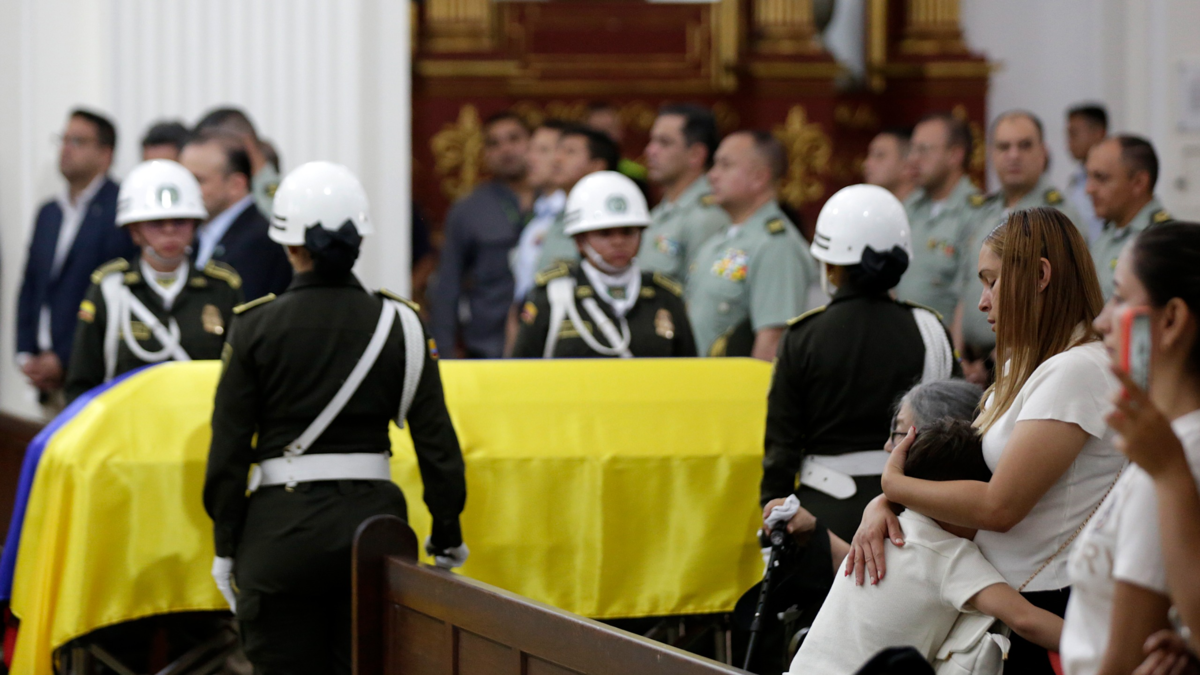«Un hombre de honor que murió cumpliendo con su deber»

 – Desde dentro