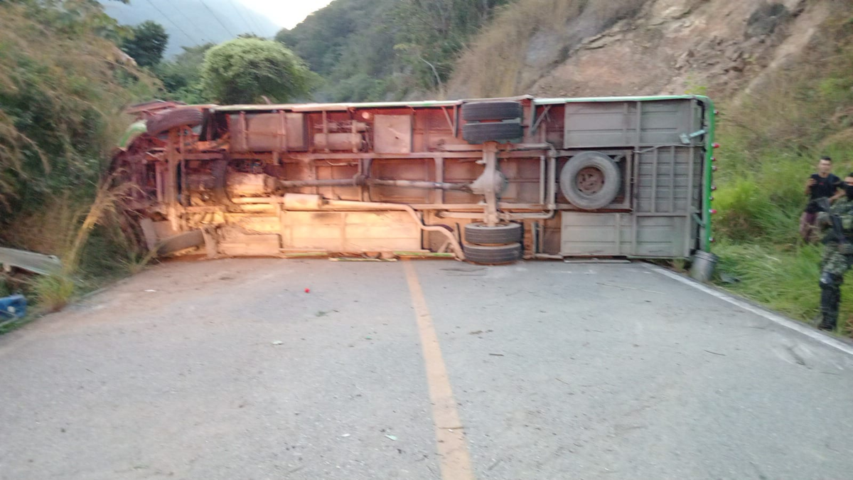 Accidente de autobús con trabajadores subcontratados vinculados a Hidroituango, que dejó varios heridos en la vía a Ituango, Antioquia; esto se sabe

 – Desde dentro