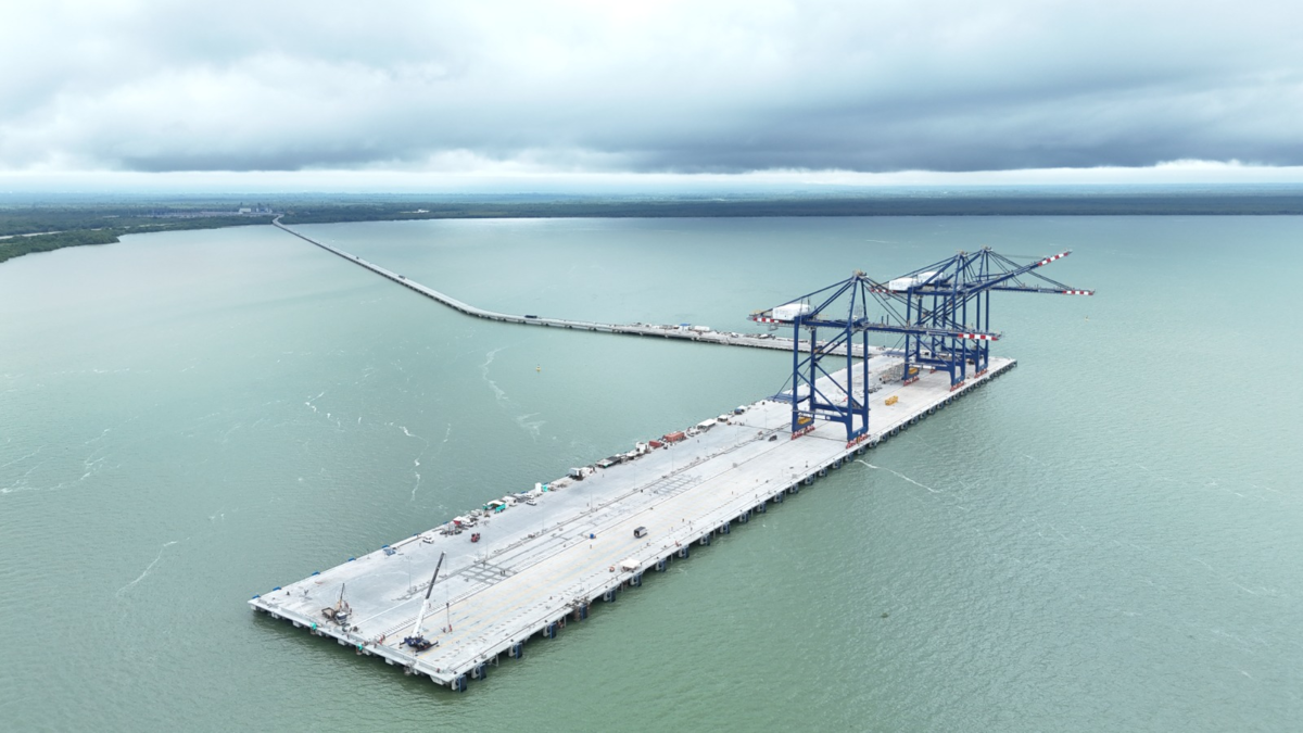 Inician pruebas operativas de un puerto que cambiará la logística en Colombia

 – Desde dentro