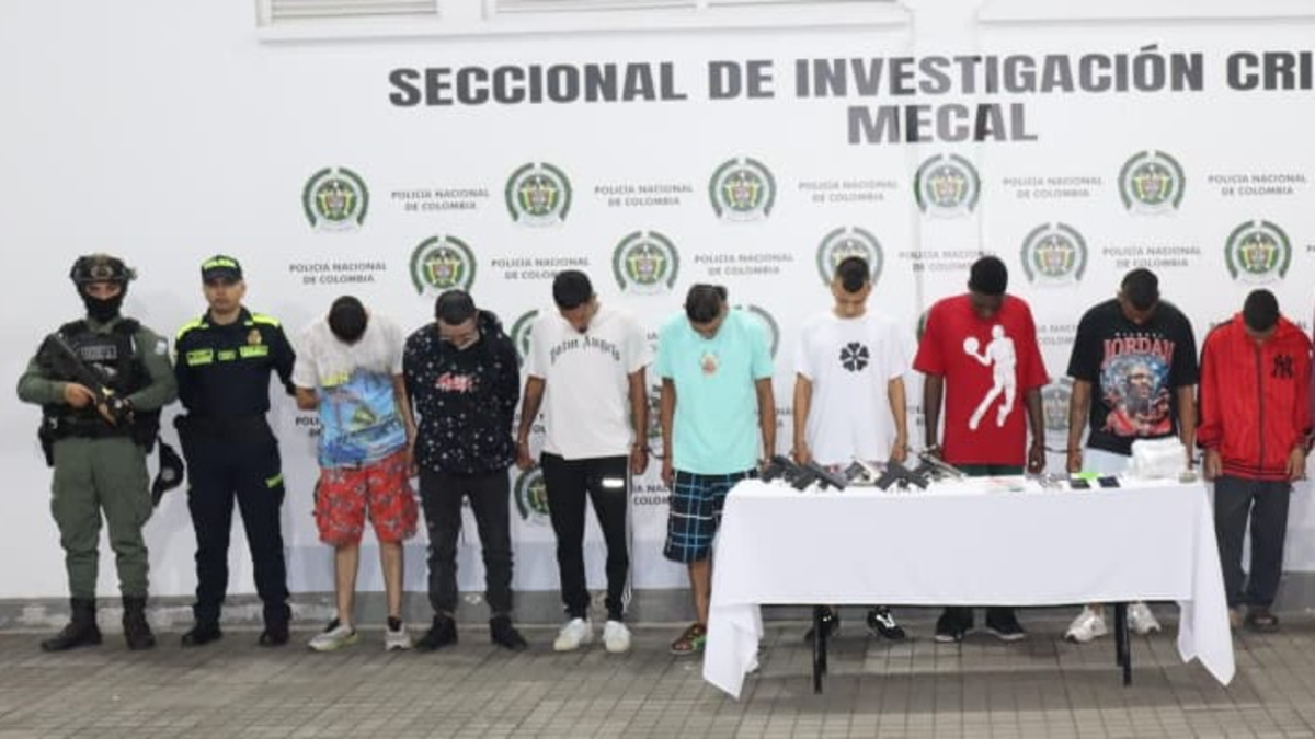 ¿Quién es el líder que se hacía pasar por un ciudadano pacífico?

 – Desde dentro